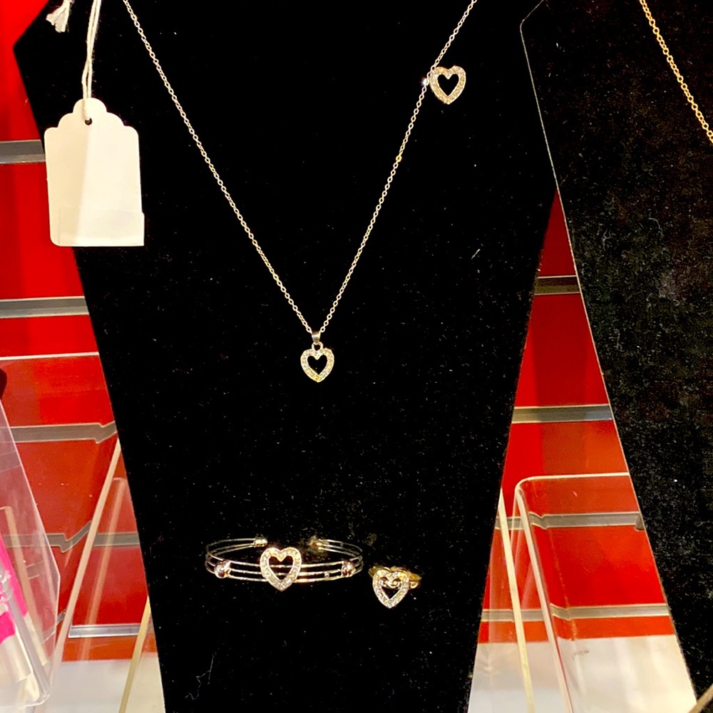 4 pieces heart set.